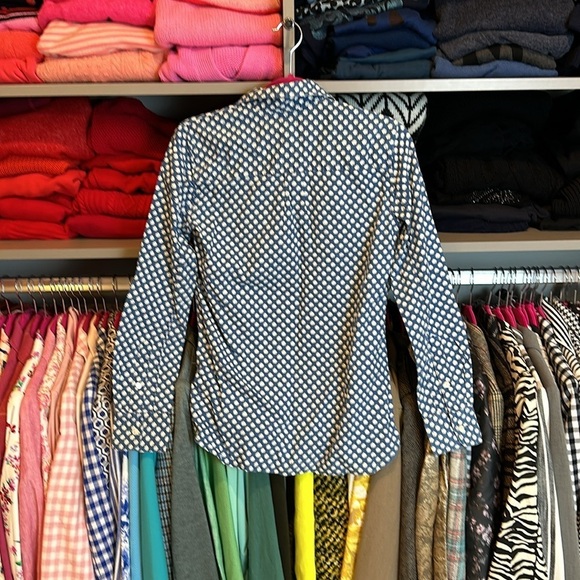 J Crew 100% cotton blue/white print button down shirt size 00 - Picture 3 of 3